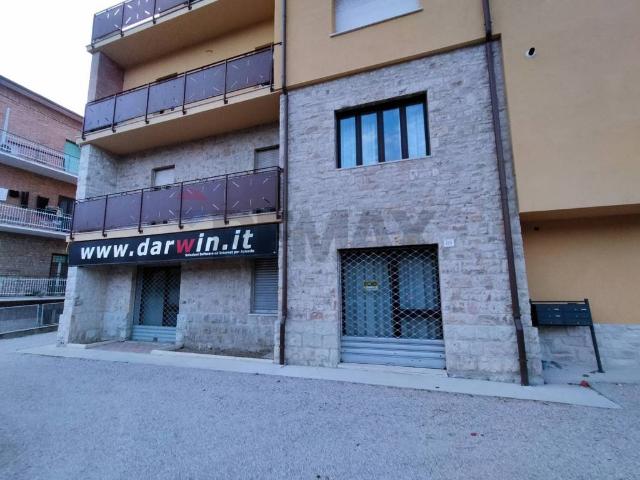 Locale Commerciale in affitto a Madonna Alta, Cenerente