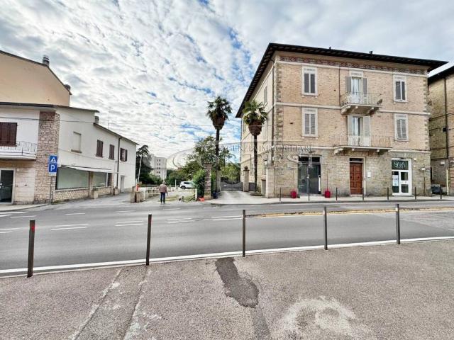 Locale Commerciale in affitto a Cenerente, Perugia
