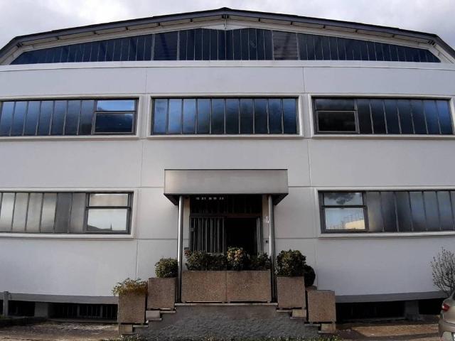 Locale Commerciale in affitto a Sant'Andrea delle Fratte, Cenerente