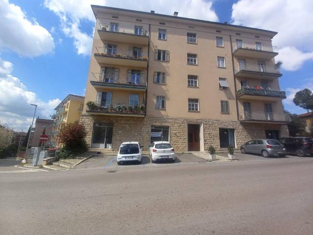 Locale Commerciale in affitto a Cenerente, Umbria