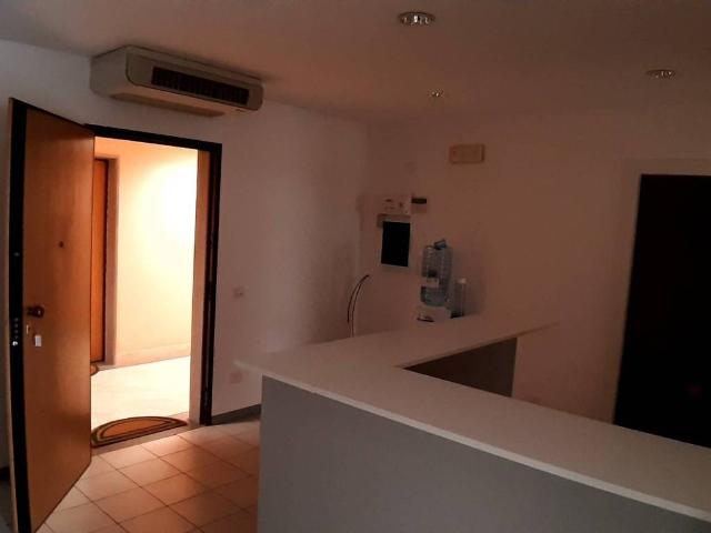 Locale Commerciale in affitto a Madonna Alta, Cenerente