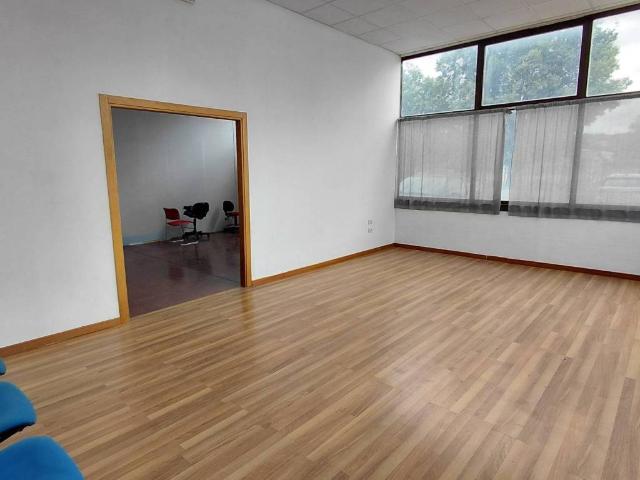 Locale Commerciale in affitto a Cenerente, Umbria