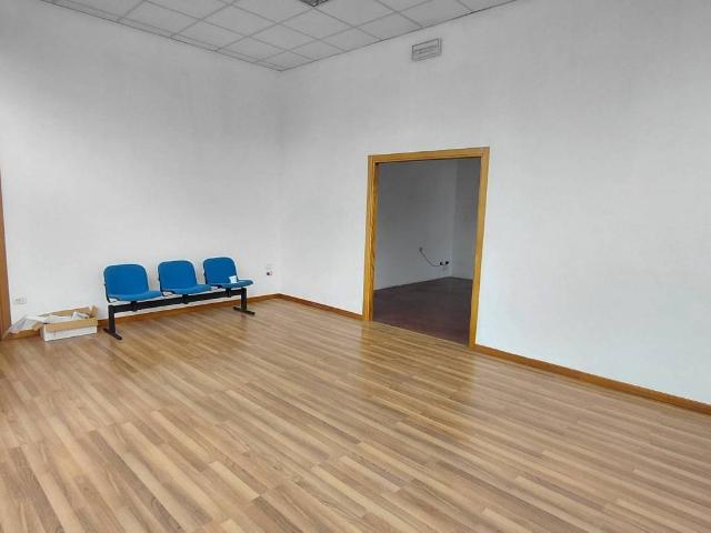 Locale Commerciale in affitto a Cenerente, Umbria