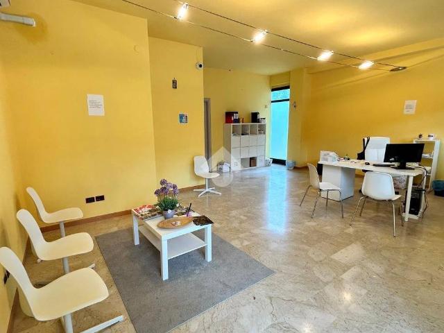 Locale Commerciale in affitto a Madonna Alta, Cenerente
