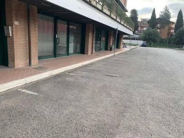 Locale Commerciale in affitto a Cenerente, Umbria
