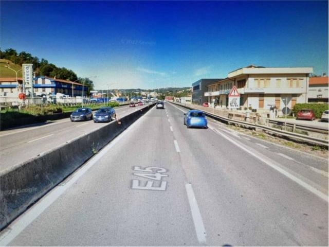 Locale Commerciale in affitto a Ponte San Giovanni, Cenerente