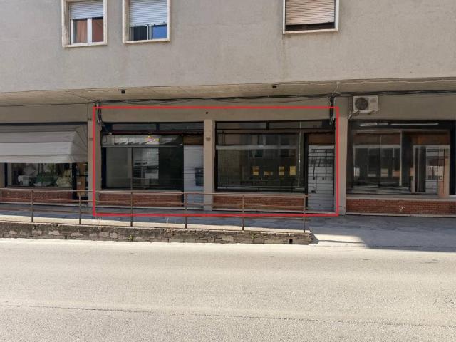 Locale Commerciale in affitto a Madonna Alta, Cenerente
