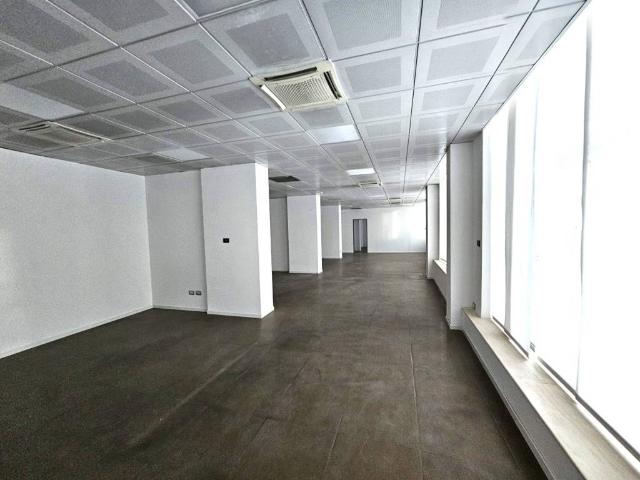 Locale Commerciale in affitto a Cenerente, Perugia