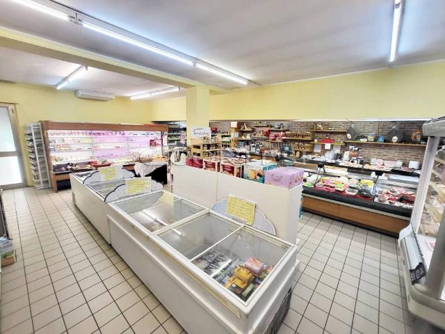 Locale Commerciale in affitto a Cenerente, Perugia