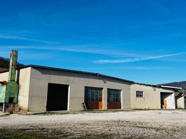 Locale Commerciale in affitto a Cenerente, Umbria