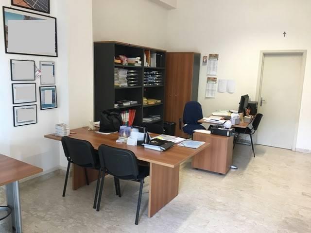 Locale Commerciale in affitto a Ponte San Giovanni, Cenerente