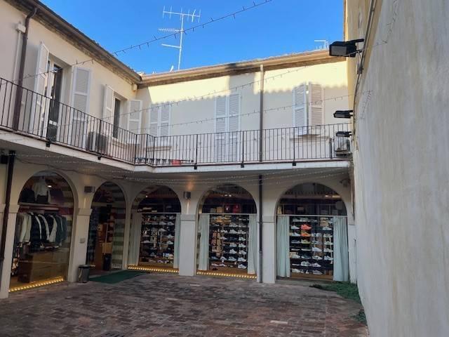 Locale Commerciale in affitto a Centro Storico, Marche