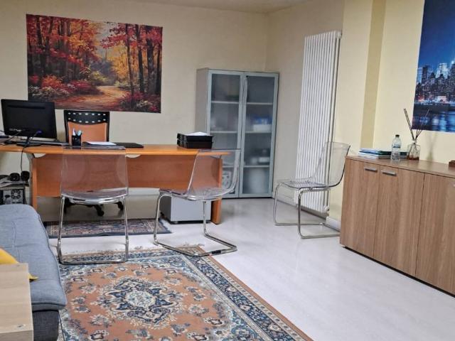 Locale Commerciale in affitto a Loreto, Marche