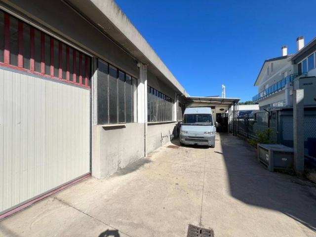 Locale Commerciale in affitto a Marche, Pesaro E Urbino