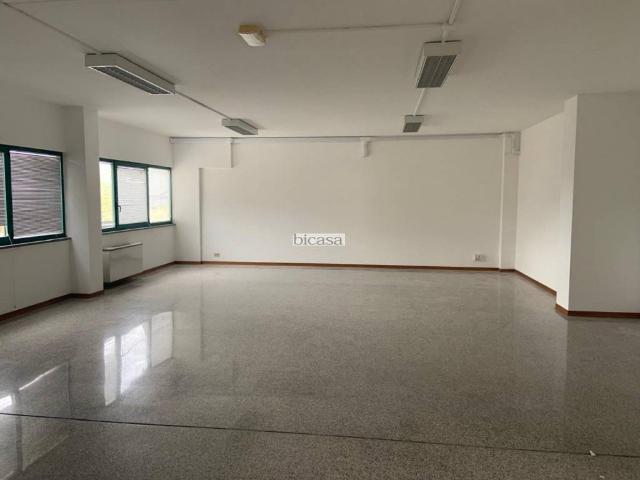 Locale Commerciale in affitto a Vismara, Marche