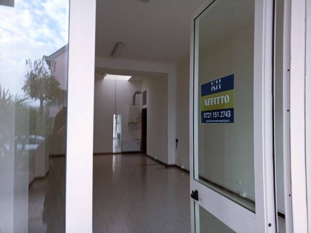 Locale Commerciale in affitto a Marche, Pesaro E Urbino