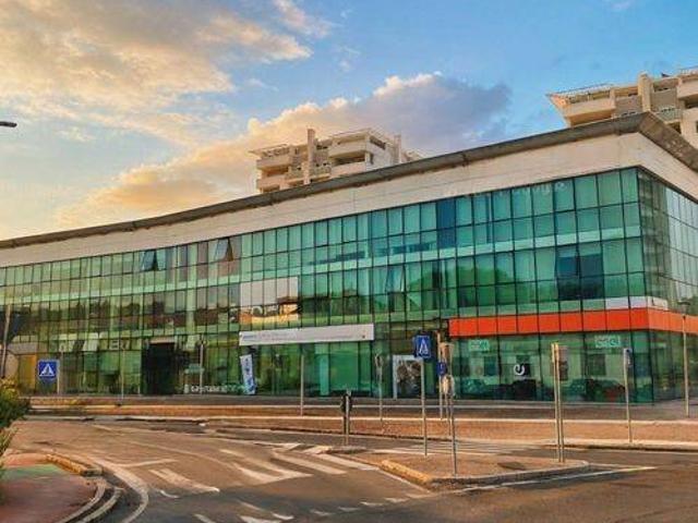 Locale Commerciale in affitto a Marche, Pesaro E Urbino