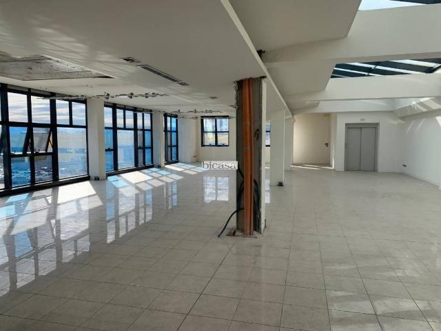 Locale Commerciale in affitto a Torraccia, Marche