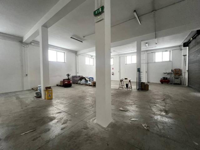 Locale Commerciale in affitto a Loreto, Marche