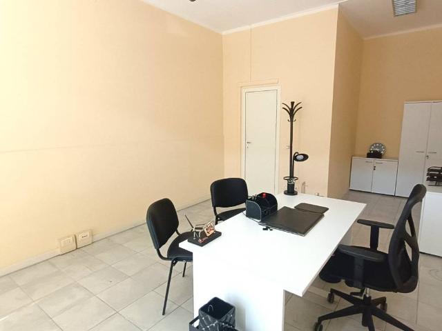 Locale Commerciale in affitto a Loreto, Marche