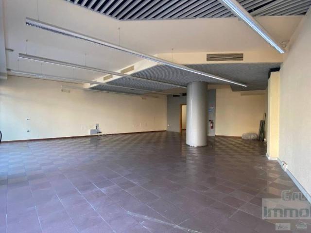 Locale Commerciale in affitto a Marche, Pesaro E Urbino