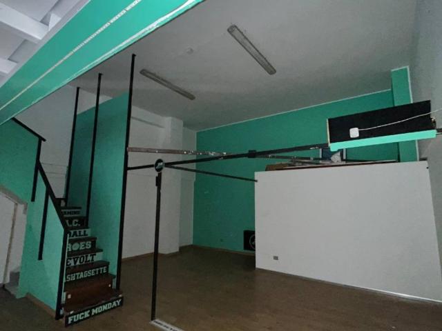 Locale Commerciale in affitto a Marche, Pesaro E Urbino
