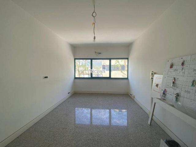 Locale Commerciale in affitto a Vismara, Marche