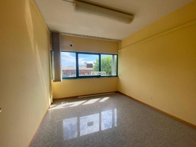 Locale Commerciale in affitto a Vismara, Marche