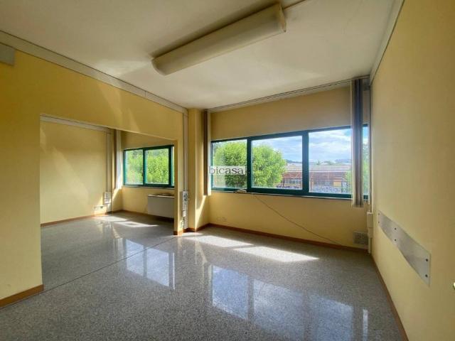 Locale Commerciale in affitto a Vismara, Marche