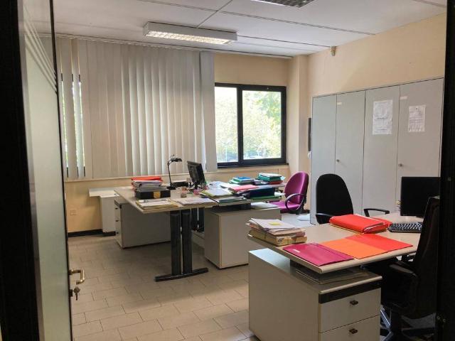 Locale Commerciale in affitto a Vismara, Marche