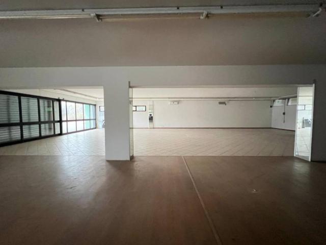 Locale Commerciale in affitto a Torraccia, Marche
