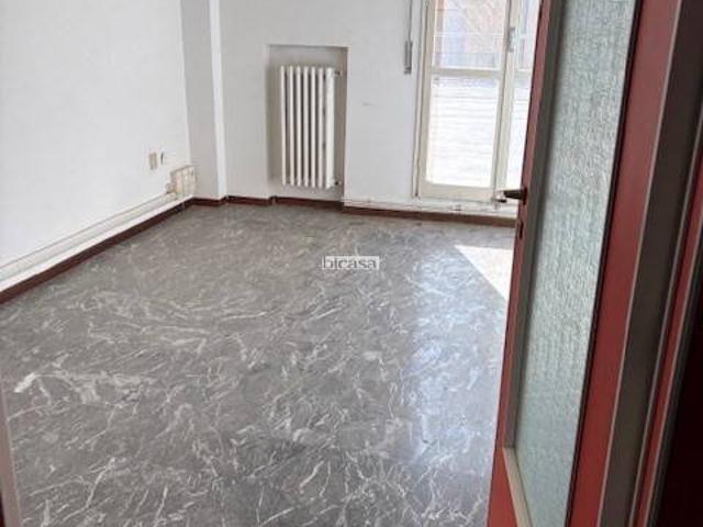 Locale Commerciale in affitto a Miralfiore, Marche