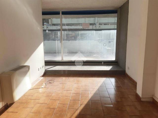 Locale Commerciale in affitto a Marche, Pesaro E Urbino
