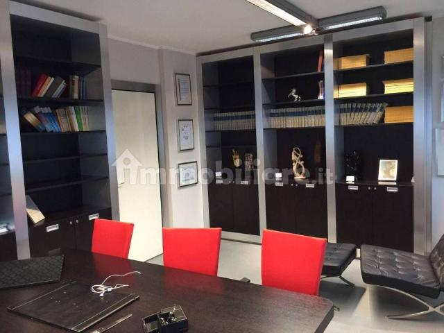 Locale Commerciale in vendita a Centro Storico, Marche