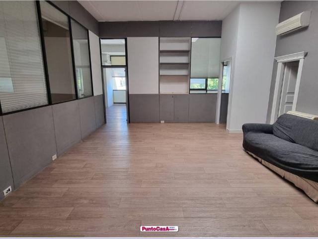 Locale Commerciale in vendita a Torraccia, Marche