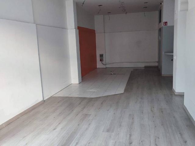 Locale Commerciale in affitto a Marche, Pesaro E Urbino