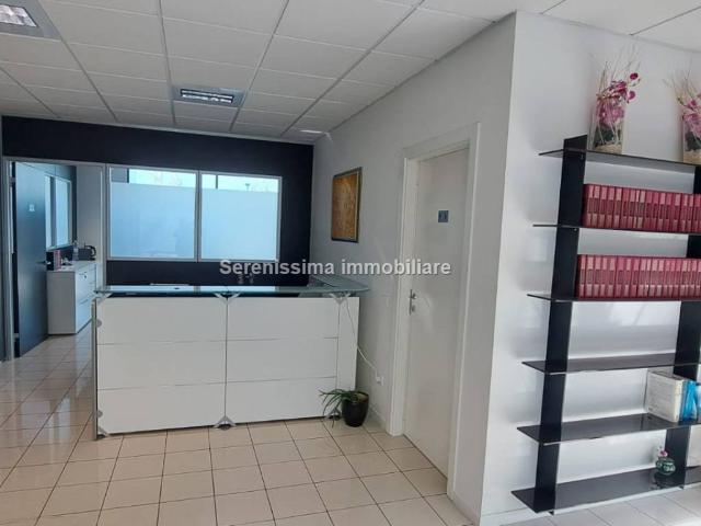 Locale Commerciale in affitto a Marche, Pesaro E Urbino