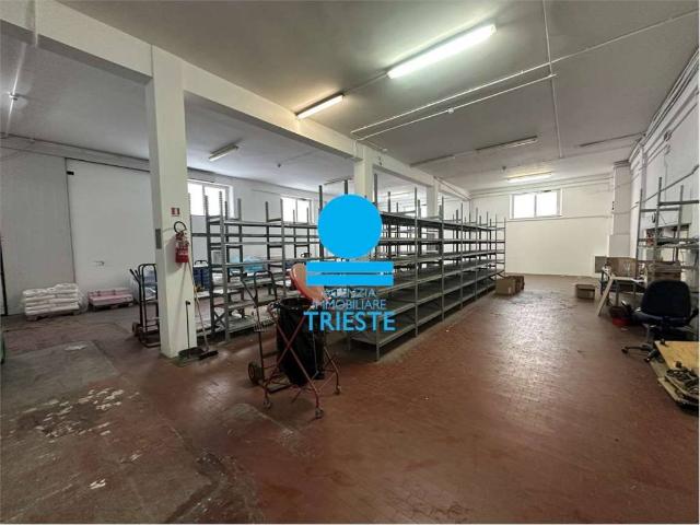 Locale Commerciale in affitto a Calcinari, Marche