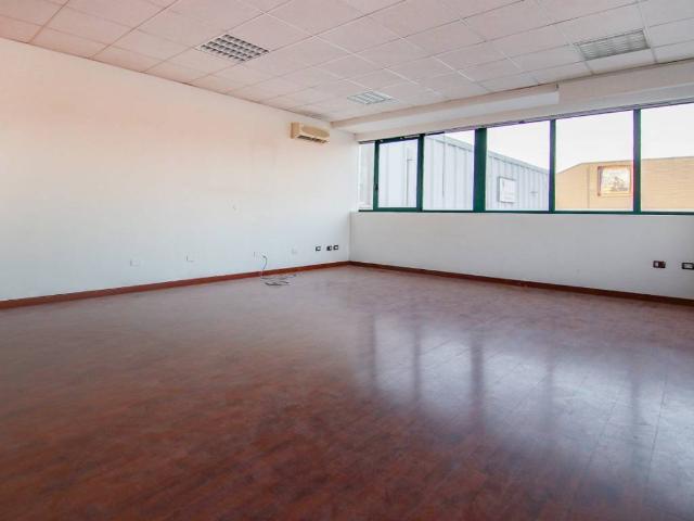 Locale Commerciale in affitto a Pescantina, Mirandola Bassa