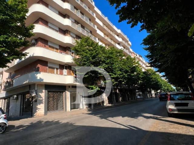 Locale Commerciale in affitto a Pescara, Abruzzo