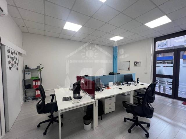 Locale Commerciale in affitto a Pescara, Abruzzo