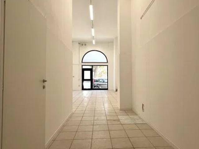 Locale Commerciale in affitto a Pescara, Abruzzo