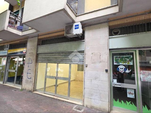 Locale Commerciale in affitto a Pescara, Abruzzo