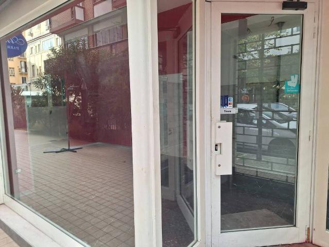 Locale Commerciale in affitto a Pescara, Abruzzo