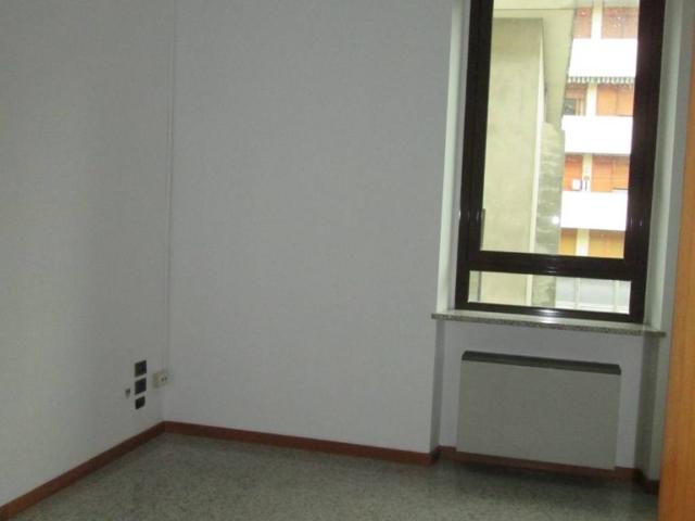 Locale Commerciale in affitto a Pescara, Abruzzo