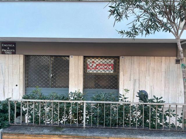 Locale Commerciale in affitto a Pescara Colli, Pescara