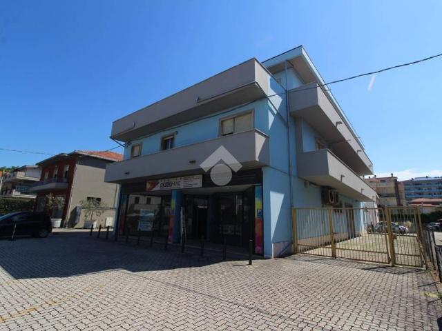 Locale Commerciale in affitto a San Silvestro, Pescara