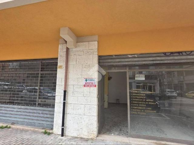 Locale Commerciale in affitto a Pescara, Abruzzo