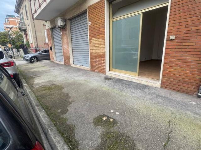Locale Commerciale in affitto a Pescara, Abruzzo