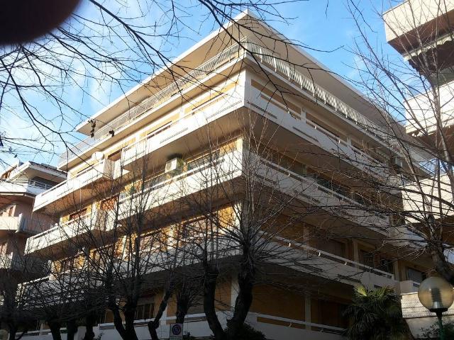 Locale Commerciale in affitto a Pescara, Abruzzo